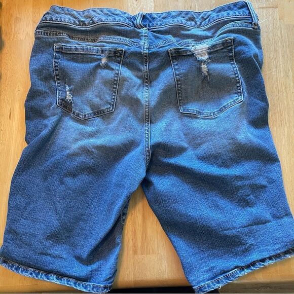 Women’s Torrid Denim Jean shorts size 18 distressed long shorts - Picture 2 of 5